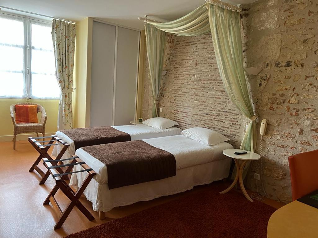 Le Grand Monarque Donzy Hotel Luaran gambar