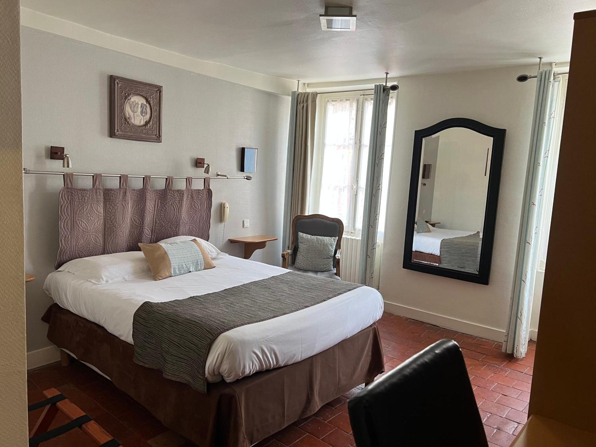 Le Grand Monarque Donzy Hotel Luaran gambar
